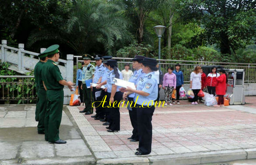 在中国口岸遣送越南三非人员